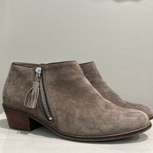 Vionic Suede Upper Stacked Heel Side Zipper Tassel Ankle Booties Boots 8